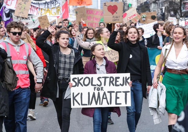 Greta Thunberg durante una manifestazione contro i cambiamenti climatici 