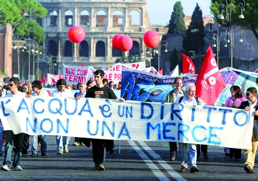 Manifestanti contro la privatizzazione dell'acqua. Roma, 2010
Photoedit:web