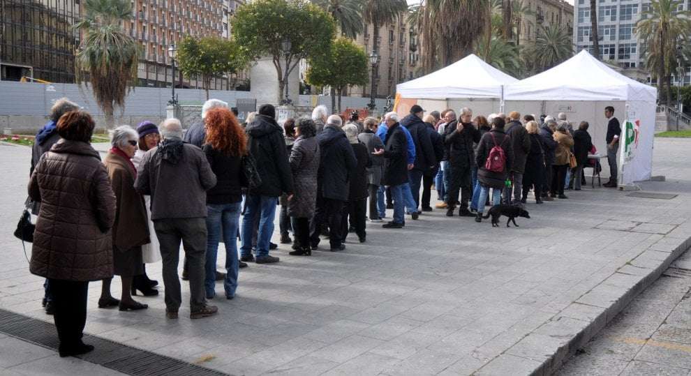 “File ai gazebo – Photo Credit: www.repubblica.it”

primarie pd