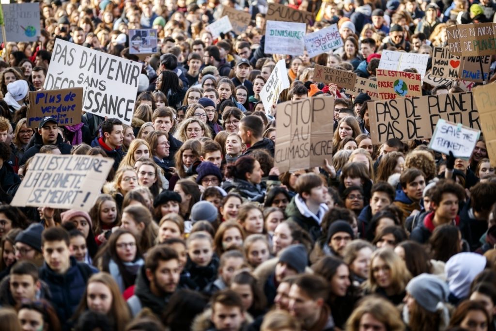 “Studenti in piazza in una città svizzera – Photo Credit: www.laregione.ch”

greta thunberg