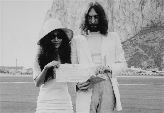 John Lennon e Yoko Ono, il giorno delle loro nozze, 20 marzo 1969. 
(foto dal web)
#MMIToday|Equinozio di primavera