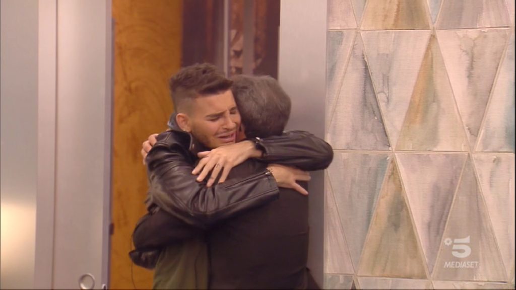 “Cristian con il padre Luigi – Photo Credit: Photo Credit: tvzap.kataweb.it”
grande fratello 16