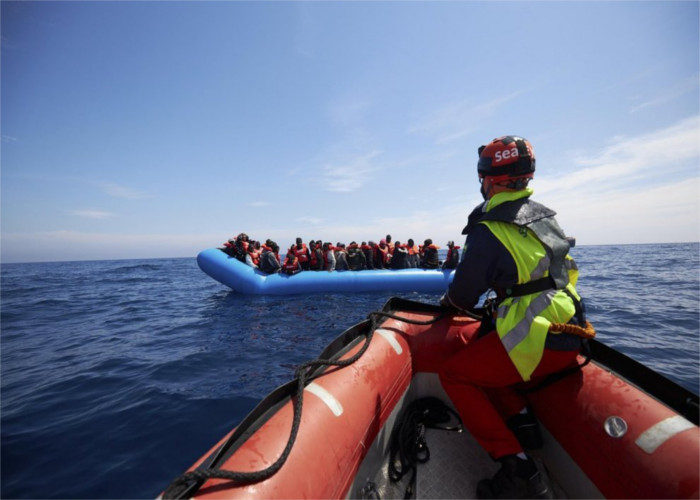 90 migranti stanno sbarcando a Lampedusa