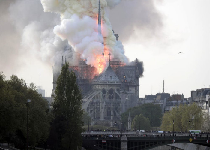 l'incendio di Notre Dame