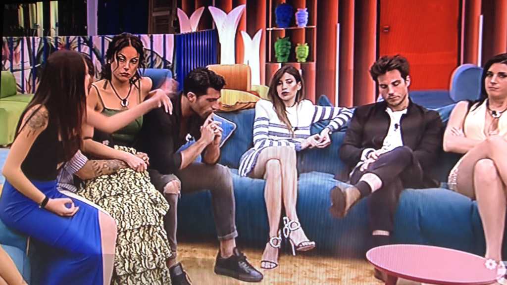 “Martina discute con Valentina e Daniele - Photo Credit: www.grandefratello.mediaset.it”
grande fratello 16