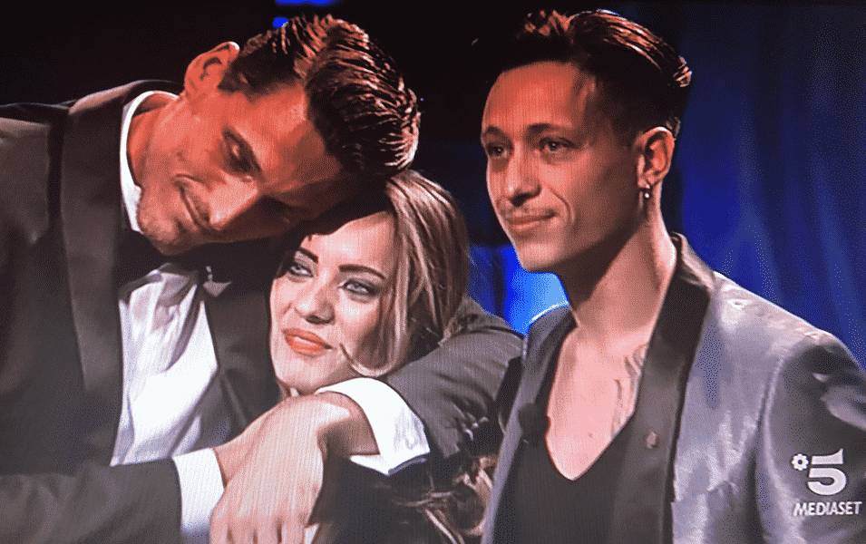"Gennaro abbraccia i suoi fratelli - Photo Credit: www.grandefratello.mediaset.it”
la finale