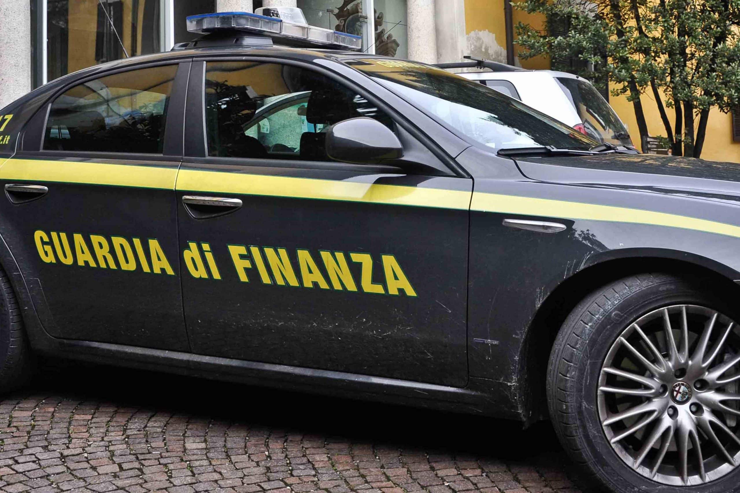 Decreti ristori Covid, false attestazioni per un bar Guardia di Finanza