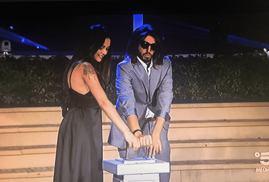 "Martina ed Enrico azionano la leva - Photo Credit: www.grandefratello.mediaset.it”
la finale