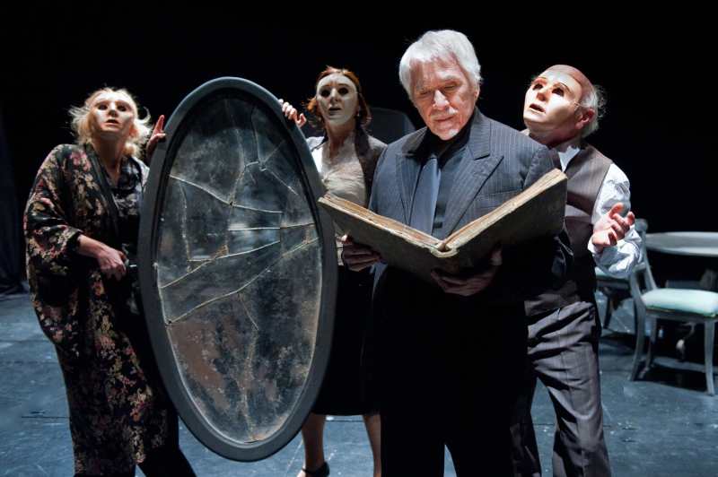Tato Russo in scena. Tato Russo