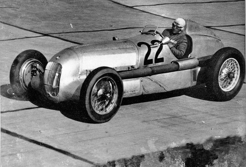 Nuvolari al Nurburgring - Mercedes W25 del 1934 