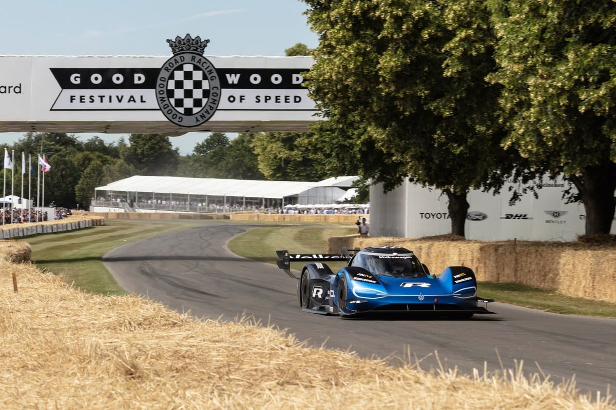 EV | La Volkswagen IDR fa la storia a Goodwood! Battuto il record assoluto in 41.18 secondi