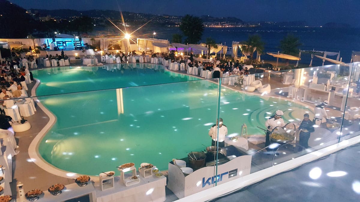 Napoli, bimbo muore in piscina ad un matrimonio Napoli