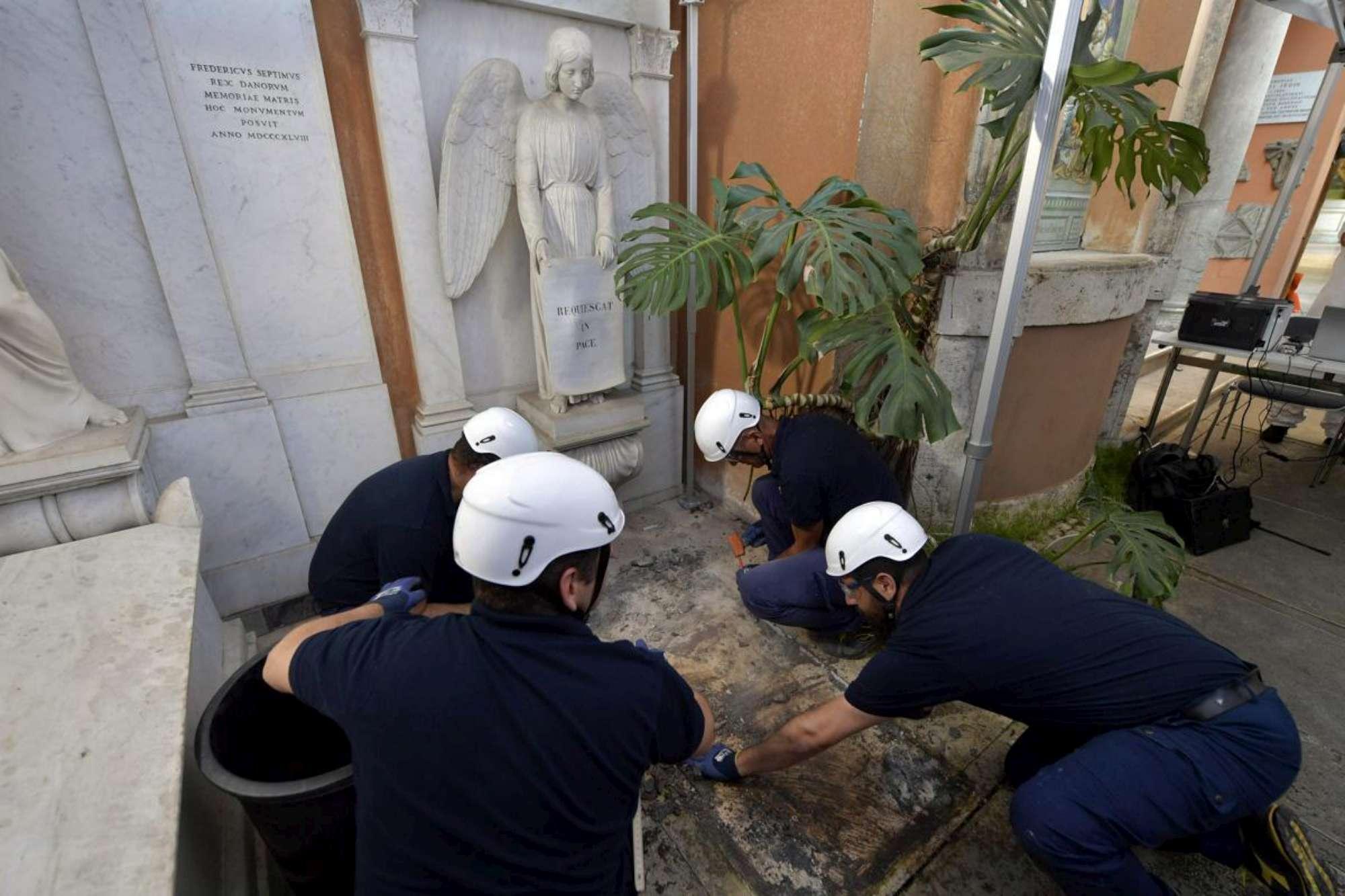 Caso Orlandi, le tombe sono vuote
