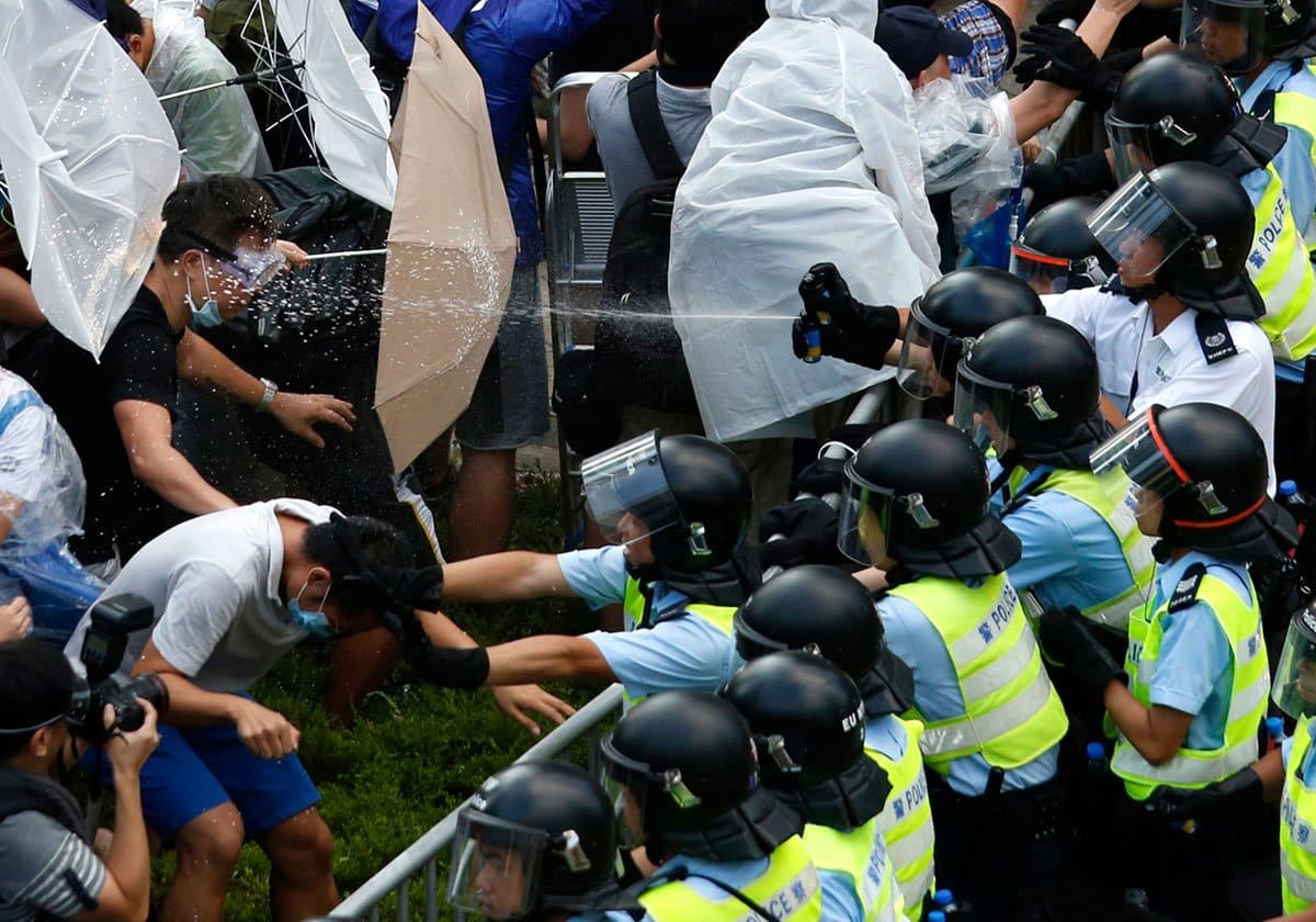 HongKong: i manifestanti fanno irruzione nel palazzo del governo hong kong