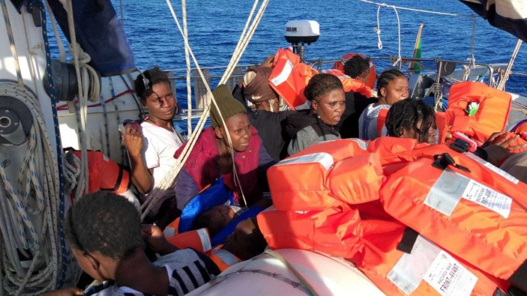 niente Malta e niente Italia per i migranti di Alex Mediterranea.