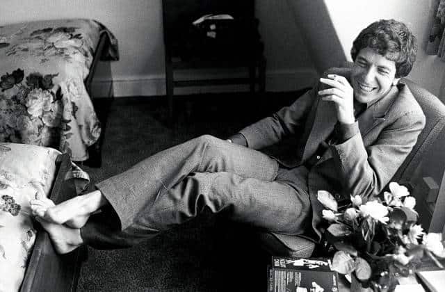 Altro scatto vintage del cantautore (PHOTO CREDIT: Minimaetmoralia.it)
