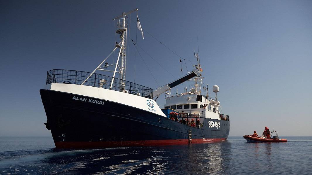 Alan Kurdi, Toninelli e Trenta come Salvini: firmano divieto di ingresso