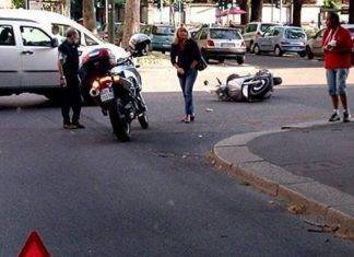 Incidente a Marconi, scontro auto-scooter, gravi due ragazze