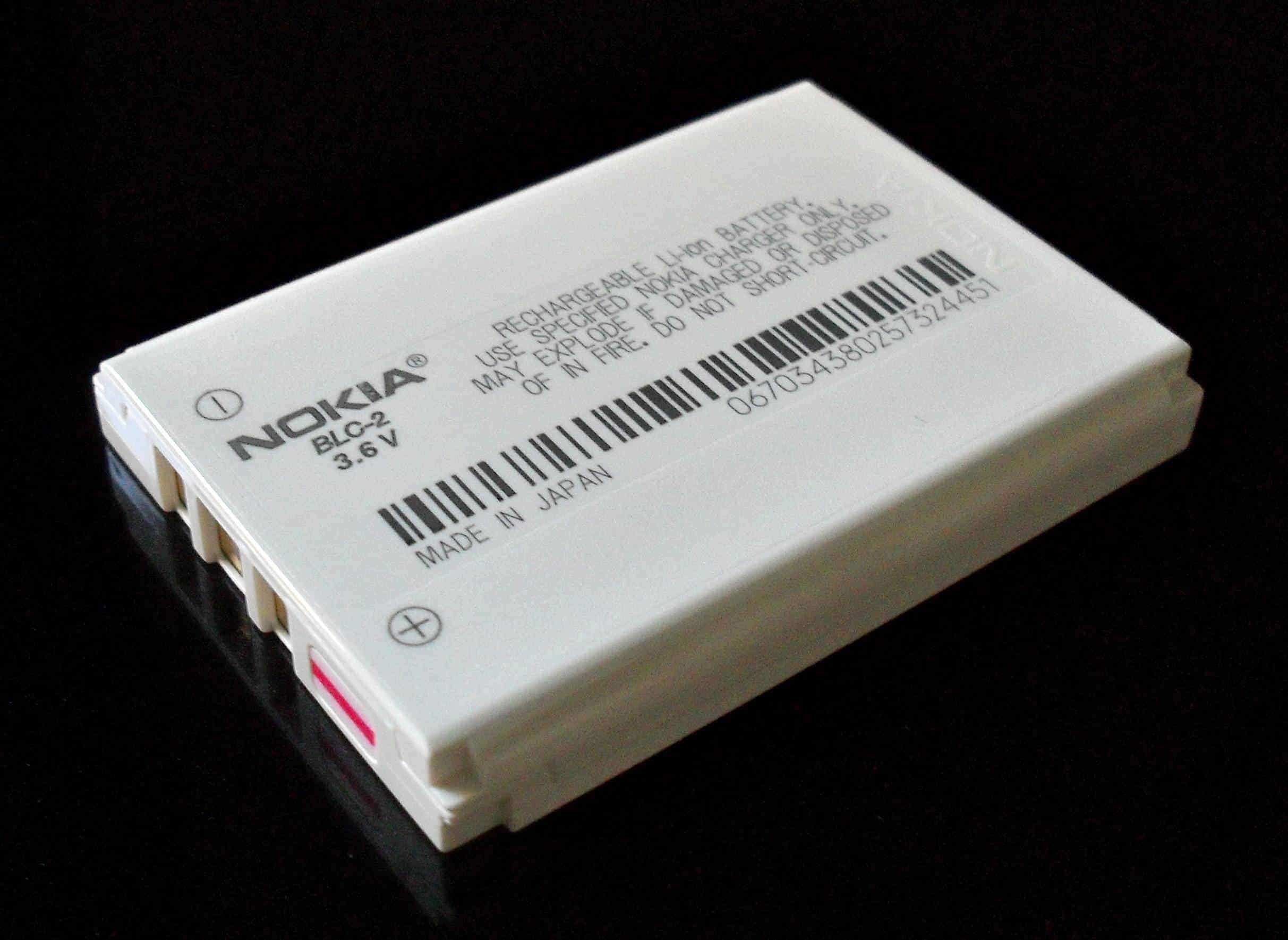 Non solo animali: alcuni elementi a rischio di estinzione! Batterie al Litio di un telefonino Nokia