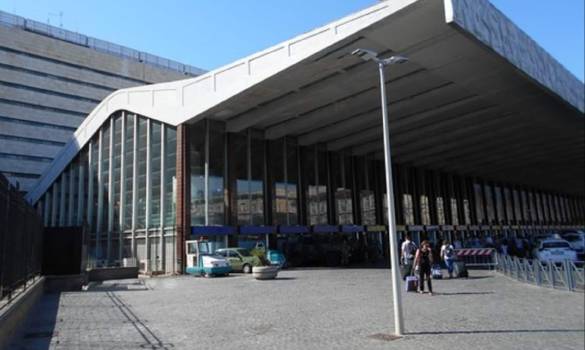 Roma termini. Вокзал Термини в Риме. ЖД вокзал Термини Рим. Термини-вокзал в Риме вокзал Термини. Вокзал Термини в Риме фото.