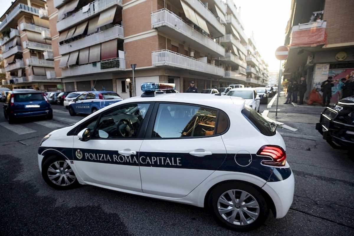 Ladro di scooter, poliziotti in borghese