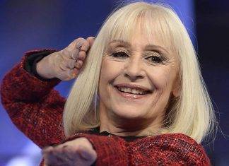 “A raccontare comincia tu” tornerà anche nel 2020 Raffaella Carrà conduce "a raccontare comincia tu" - Photo credit: The social post