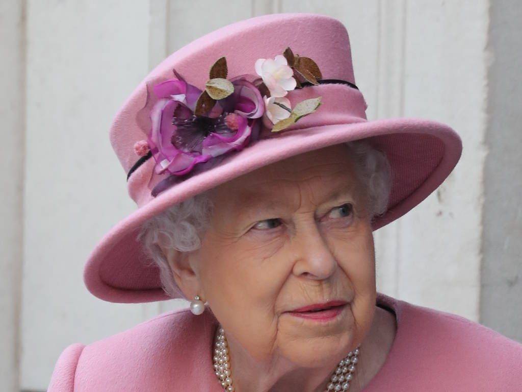 Elisabetta II e la foto segreta che mostrerebbe la violazione del protocollo