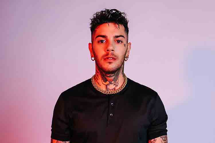 Emis Killa 
, fonte: biografieonline