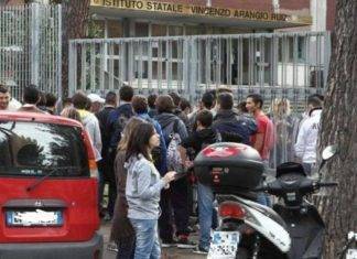 Degrado al Ruiz, vermi e mozziconi di sigarette: finisce tutto sul Web Ruiz