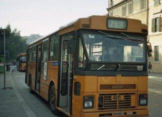 Aggressione a colpi di bastone: autista Atac ferito aggressione bus