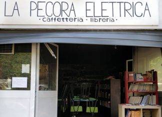 La Pecora Elettrica distrutta: ennesimo incendio a Centocelle