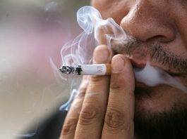 Ancora tasse per i fumatori con la nuova manovra: ecco cosa aumenterà