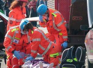 Macerata, scontro d’auto in Via dei Velini: due coppie, entrambe ferite