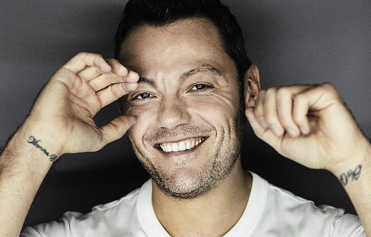 Tiziano Ferro dedica “Almeno tu nell’universo” ai suoi fans