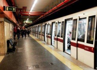 Roma, emergenza rifiuti anche in metropolitana