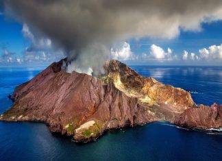 Nuova Zelanda, eruzione vulcano: polizia apre inchiesta sulla strage di turisti