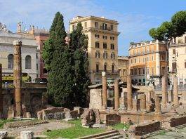 Roma, rapina in pieno centro: ostaggi bloccati nel caveau della banca Rapina in centro