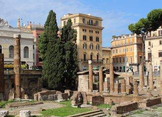 Roma, rapina in pieno centro: ostaggi bloccati nel caveau della banca Rapina in centro