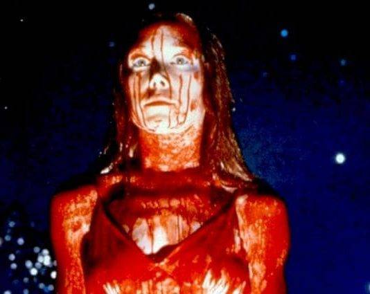 Carrie, da romanzo di Stephen King a miniserie