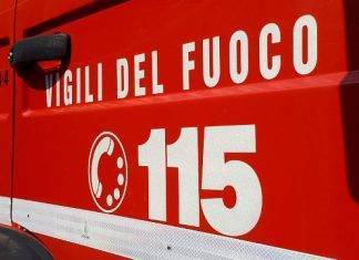 Tragico incendio divampa a Fermo vigili del fuoco