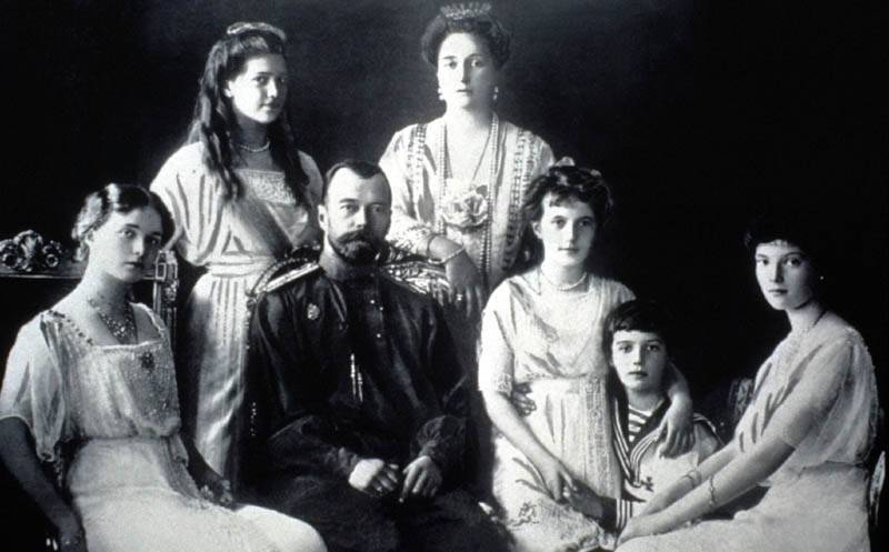 Zar Nicola II e famiglia - Photo Credits: paroleacolori.com
