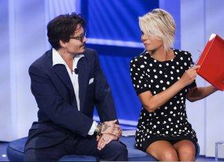 Johnny Depp regala una grande lezione di umiltà e gentilezza a C’è Posta Per Te johnny depp c'è posta per te