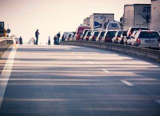 Dramma sulla Torino-Milano: scende dall’auto, tragico epilogo