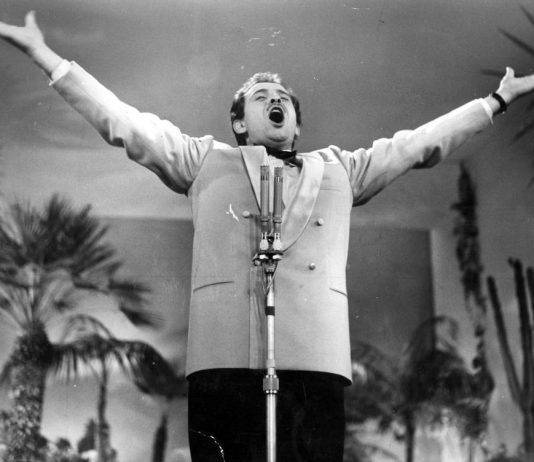 “Nel blu dipinto di blu”, 62 anni fa vince il Festival di Sanremo @courtesy Corriere.it