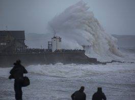 Tempesta Dennis è allerta rossa, ha una potenza mai registrata tempesta dennis