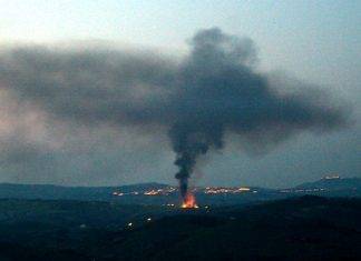 Grande incendio a Stazzema: in fiamme il monte Mitanna