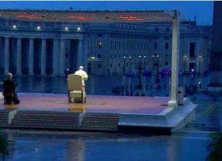 Papa Francesco siamo noi ed il mondo è Piazza San Pietro Papa Francesco San Pietro