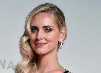 L’appello di Chiara Ferragni ai fan : “Sacrifichiamoci un attimo” "Non facciamo cose stupide, sacrifichiamoci un attimo, il sacrificio è di tutti". Durante questi video Chiara è seriamente preoccupata per la situazione e attraverso i suoi video ci tiene a sensibilizzare quante più persone possibili sulla situazione.