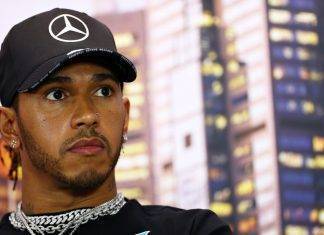 Lewis Hamilton: “Scioccante correre qui” Lewis Hamilton