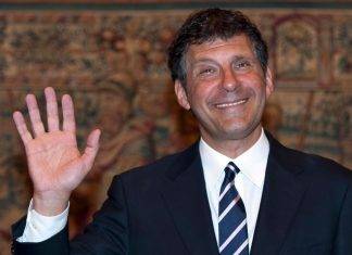 Due anni fa ci lasciava Fabrizio Frizzi, i social: “Manca il tuo sorriso” Fabrizio Frizzi
